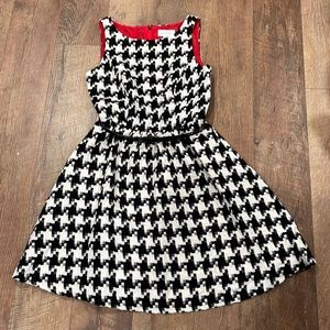 Jessica Simpson size 4 black and white dress.